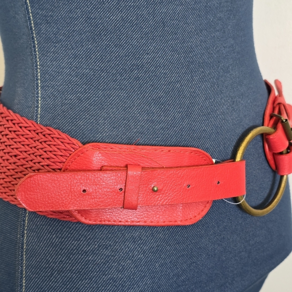 Vintage Red Leatherette Basket Weave Adjustable Buckle Belt - Picture 4 of 9